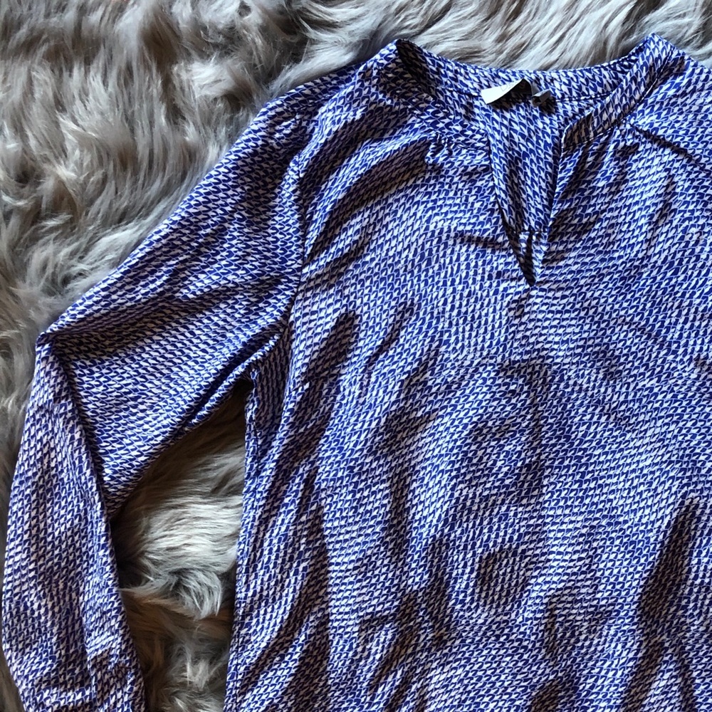 *25% OFF BUNDLE!* 
Blue and white long sleeve top